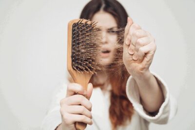 علت ریزش مو و راهکارهای جلوگیری