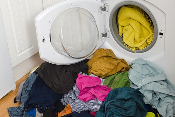 عواملی که به مرور باعث خراب شدن ماشین لباسشویی می شود