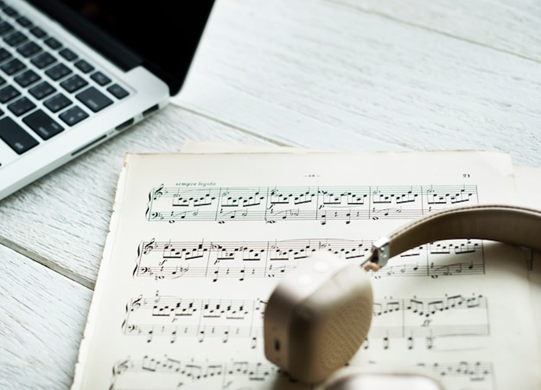یادگیری تئوری موسیقی در آموزشگاه موسیقی در کرج