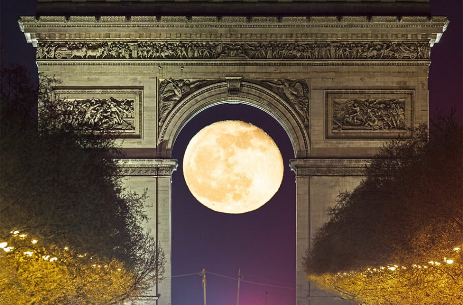 عکس روز ناسا: تماشای ماه کامل از طریق طاق پیروزی